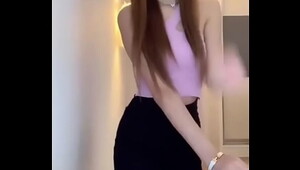 19yo vietnamese model Bella dancing on wechat