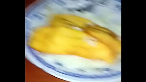 Porn vid of La Chiri eating 3 bananas