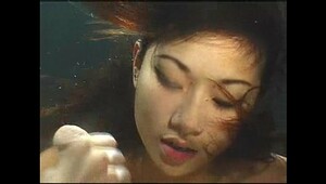 Underwater Asain Blowjob