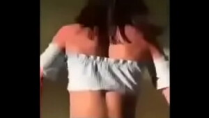 Young girl with tight shorts dancing funk - Her Facebook: http://kudoflow.com/5RDs .