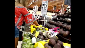 Señora en el supermercado