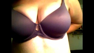 Watch me take my bra off. Hope this makes you hard.