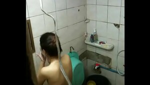 bathinggirl.MOV