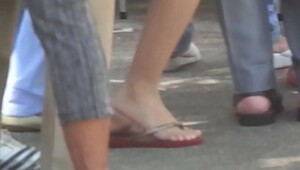 Beautiful feet in the square (3)