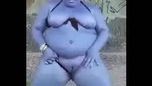 CHUBBY BRAZILIAN LADY SHOWS HER PUSSY AND BOOBS IN PUBLIC STREET