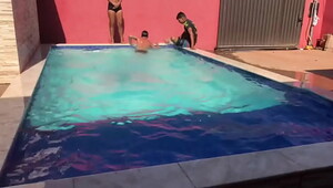 Novinhos e Novinha Bathing in the PJTX Building Pool @ Alerquina PJT X @ Renan Martins Pantaneiro