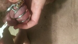 Breaking off key in chastity box