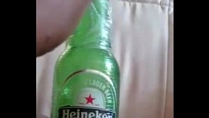 a girl mastrubating with a heineken bottle!!!