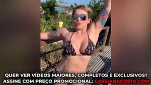 SENTEI GOSTOSO NO PAU GRANDE, CHUPEI TUDO DEPOIS DE CHEGAR EM FORTALEZA – Loira linda gostosa, chupa pau grande até engasgar na praia