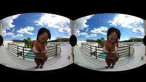 Noemilk Is A Juicy Latina Who Shows You All In VR