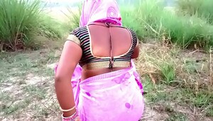 Mother-in-law went to see the farm and she started to kiss in Hindi